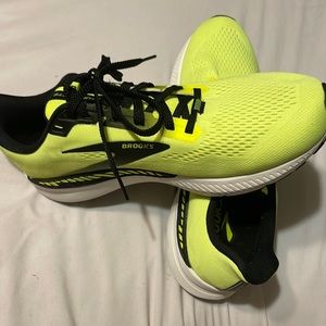 New without tags. Brooks guiderails running shoes. Neon yellow